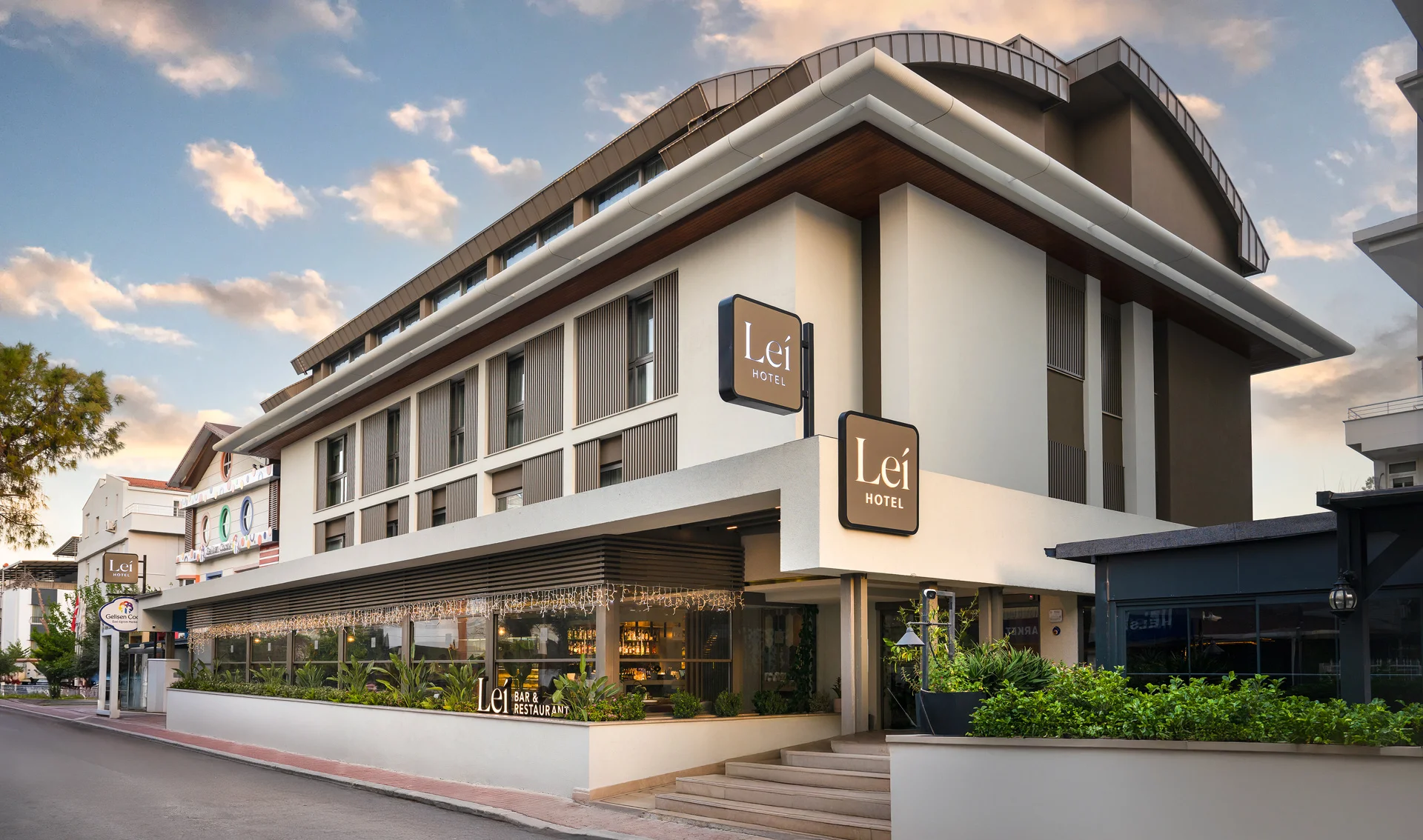 Lei Restaurant & Bar